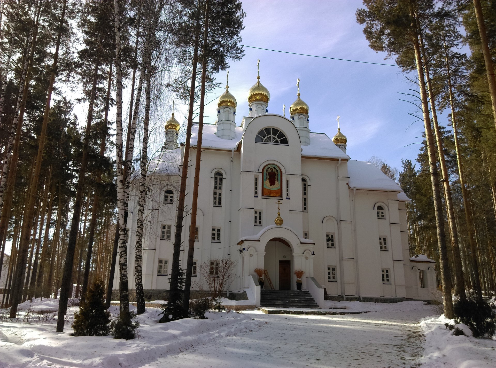 Среднеуральский монастырь спорительница хлебов. Среднеуральский монастырь. Спорительница хлебов монастырь Среднеуральск. Церковь в Среднеуральске. Чудеса Среднеуральского монастыря Спорительница хлебов.